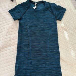 lululemon athletica Blue Short Sleeve Tee